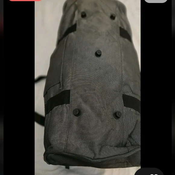 Versace Parfumes Gray Duffle/Tote/Carry On/ Weekend/ Travel/ Gym Bag - Picture 6 of 6